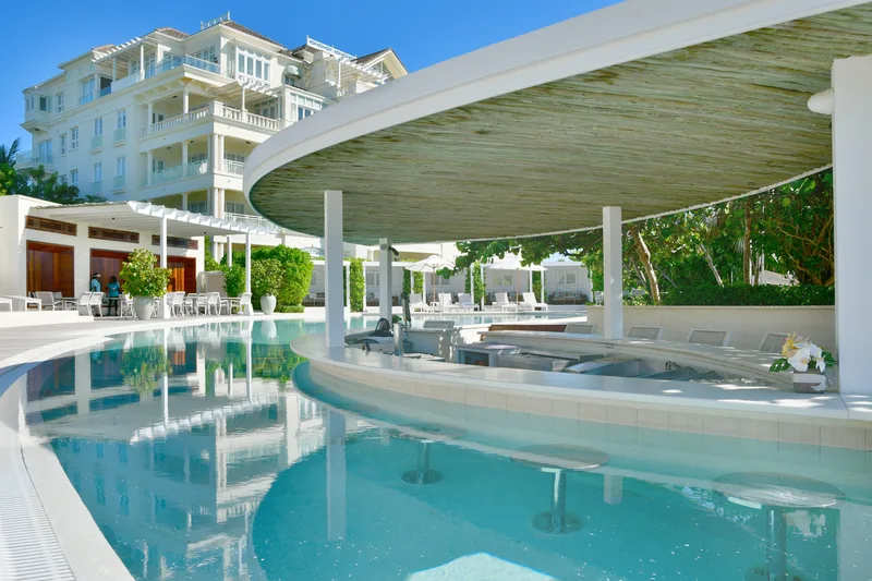The swim-up pool bar